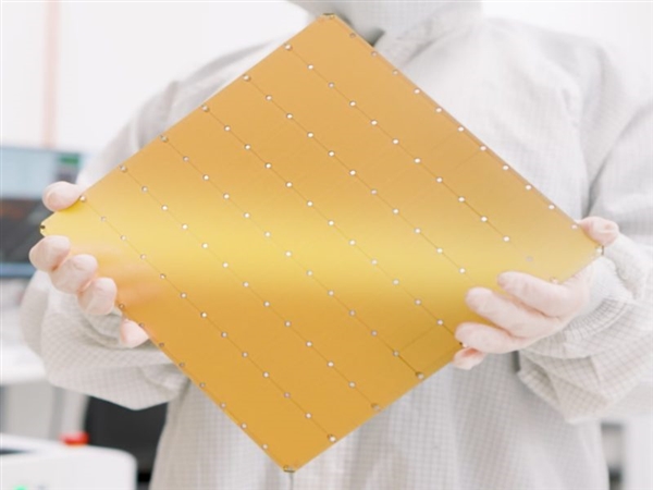 香港現金網：碾压NVIDIA！Cerebras全球尺寸最大芯片：惊人的4万亿个晶体管